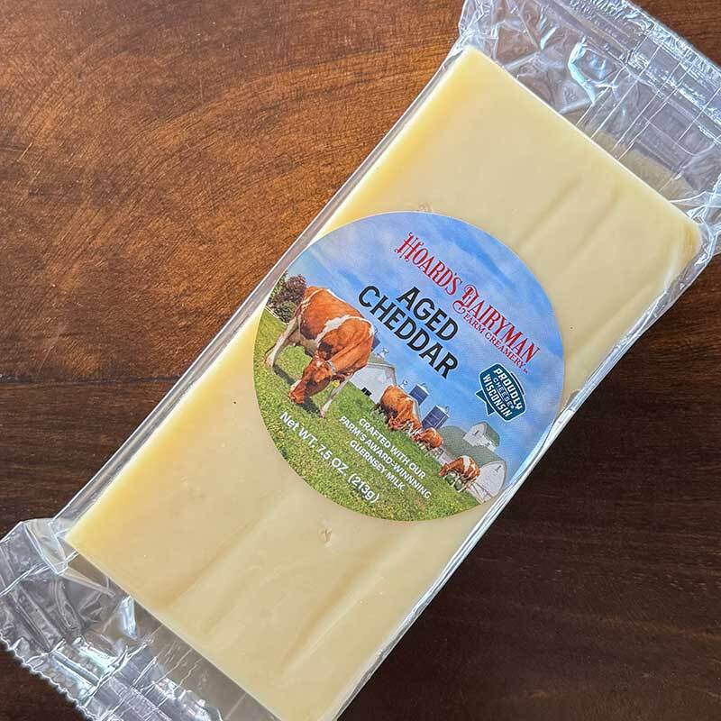 HOARD'S DAIRYMAN AGED CHEDDAR Wisconsin, USA cow milk pasteurized